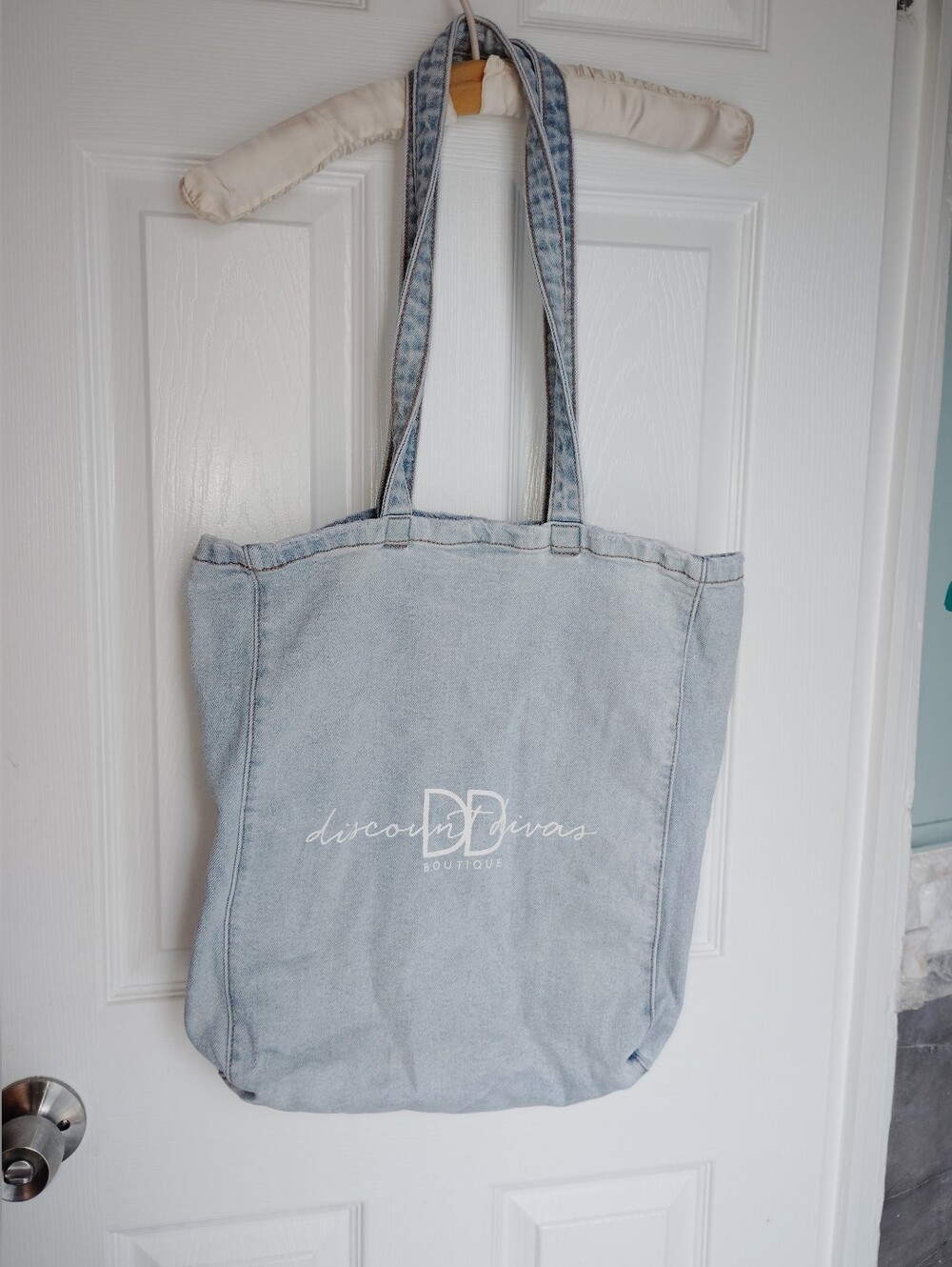 Light Wash Blue Denim Tote Bag Discount Divas Like New
